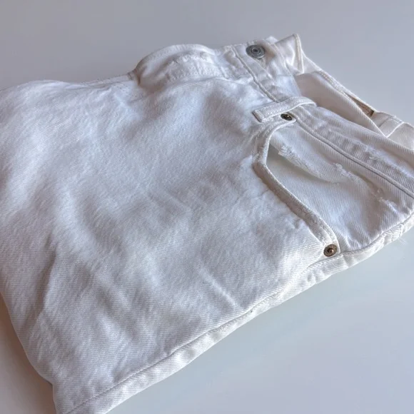 Levi's Customized and Tapered White Distressed jeans - Picture 6 of 11